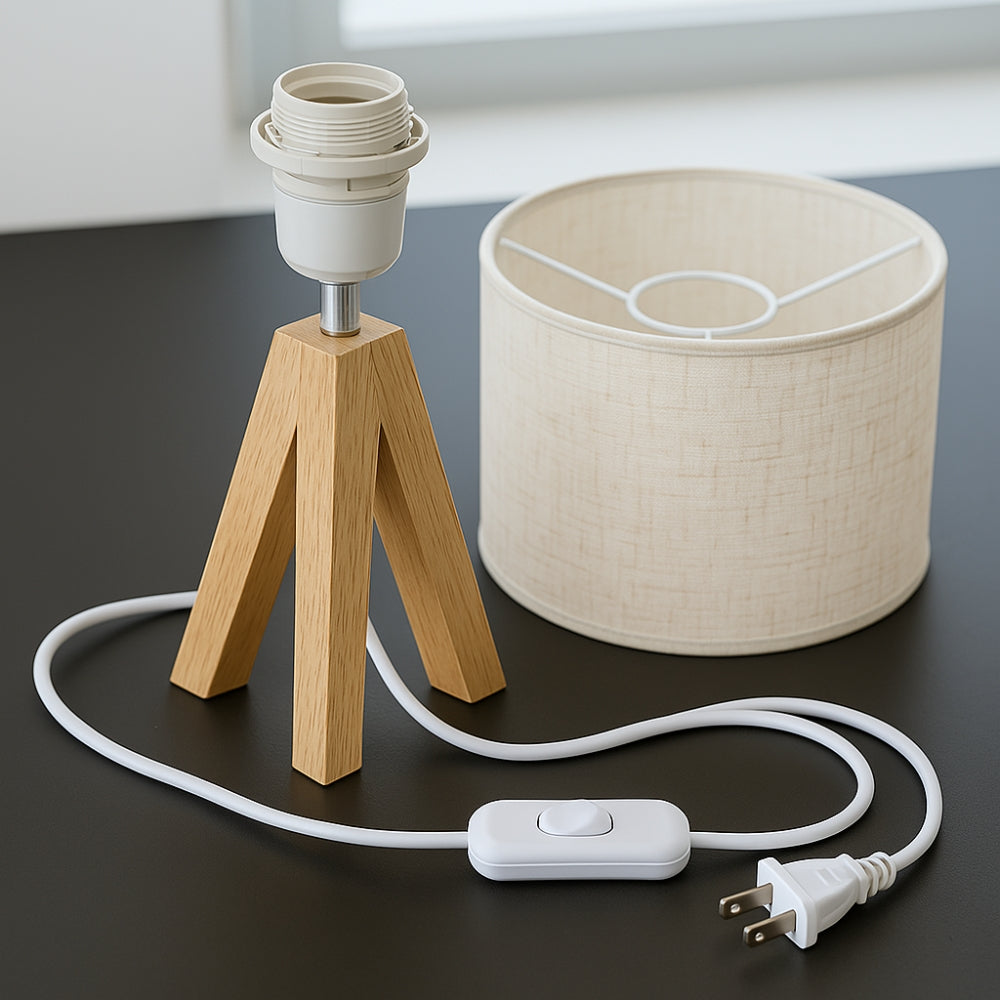 Minimalistická stolní lampa s elegantním trojnožkovým stojanem | Lersk
