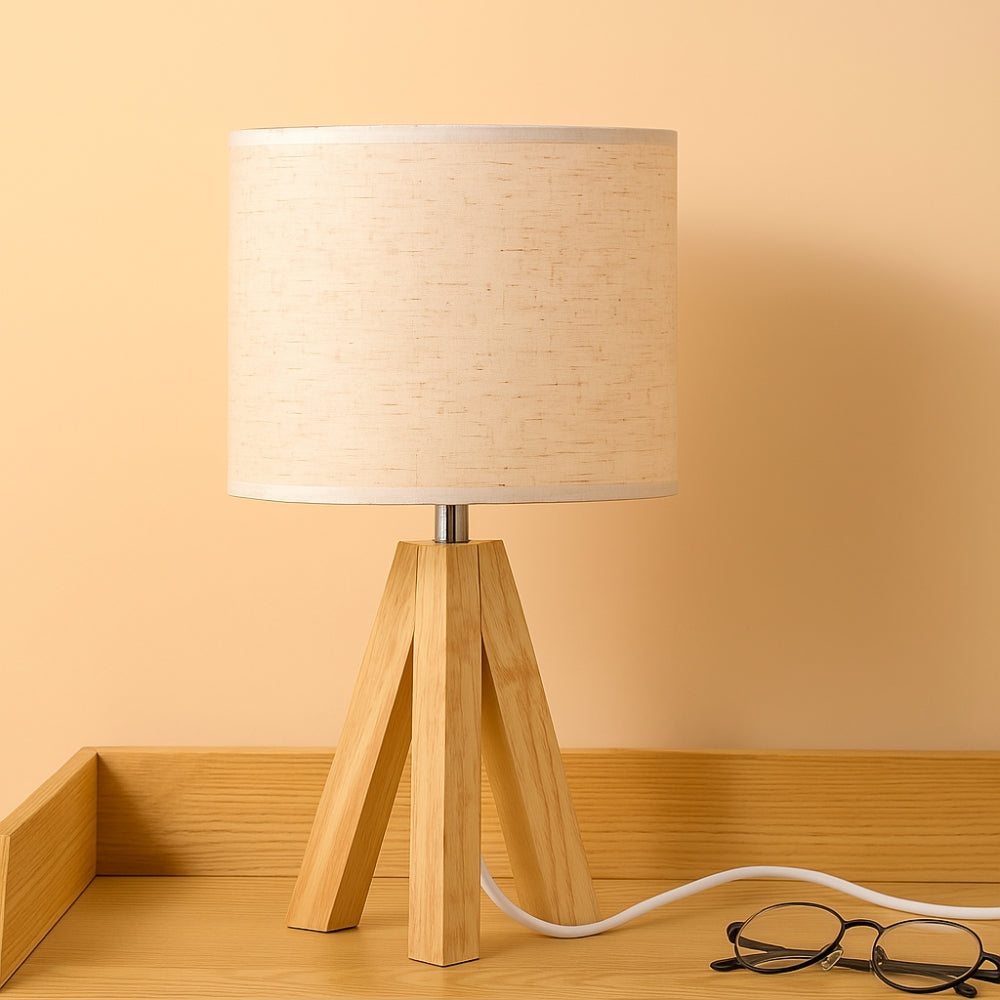 Minimalistická stolní lampa s elegantním trojnožkovým stojanem | Lersk
