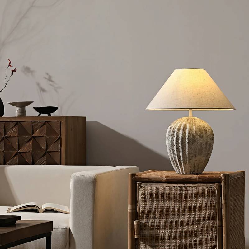 Lampada da tavolo in ceramica terra con paralume in lino, grande illuminazione da comodino | Lersk