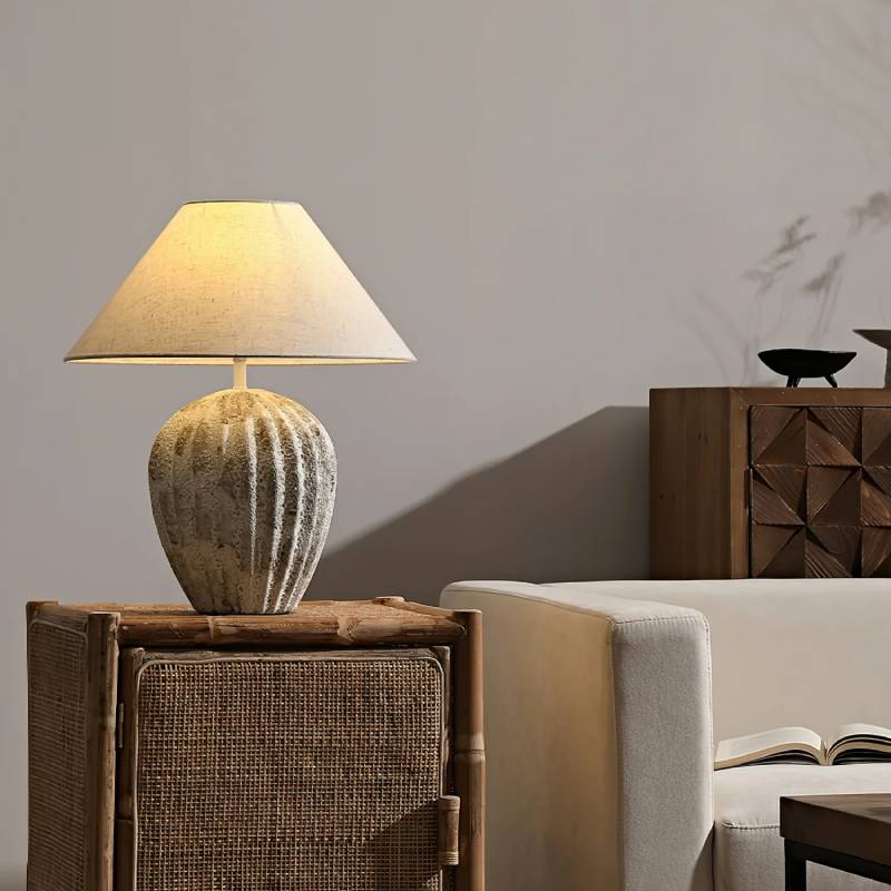 Lampada da tavolo in ceramica terra con paralume in lino, grande illuminazione da comodino | Lersk