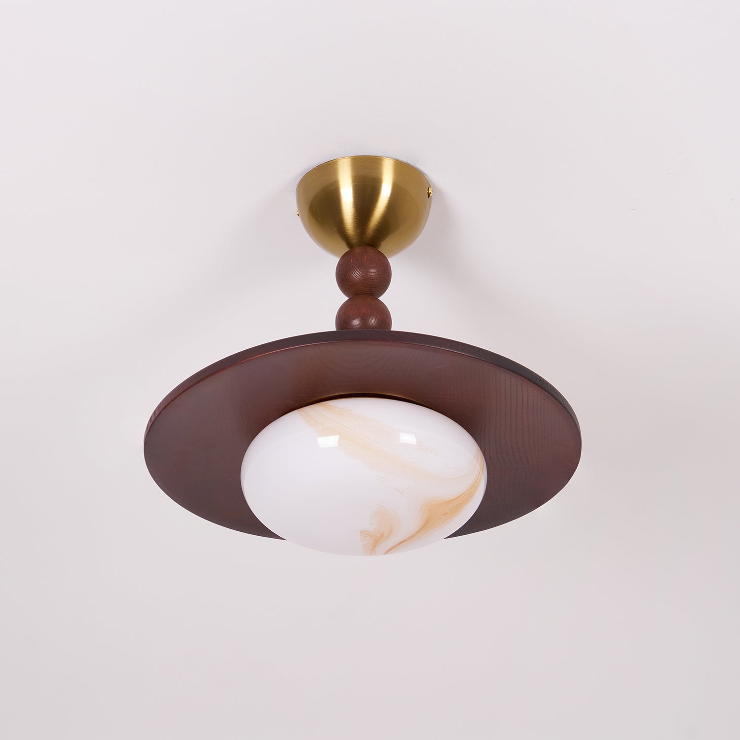 Stropní svítidlo Liora Walnut White Alabaster s dřevěným stínidlem | Lersk