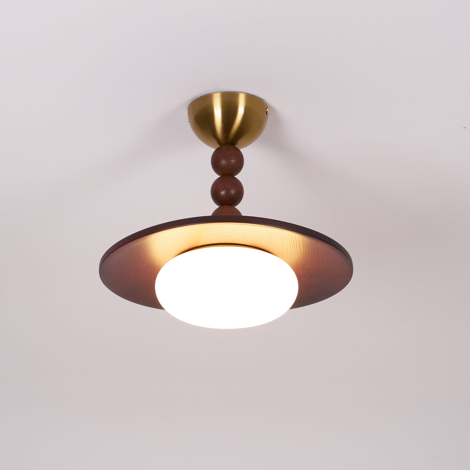 Stropní svítidlo Liora Walnut White Alabaster s dřevěným stínidlem | Lersk