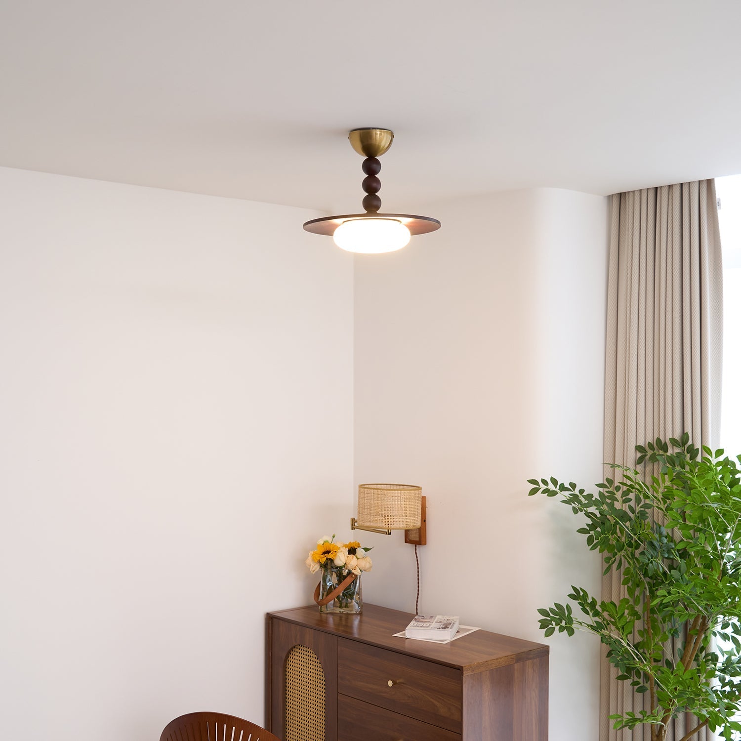 Stropní svítidlo Liora Walnut White Alabaster s dřevěným stínidlem | Lersk