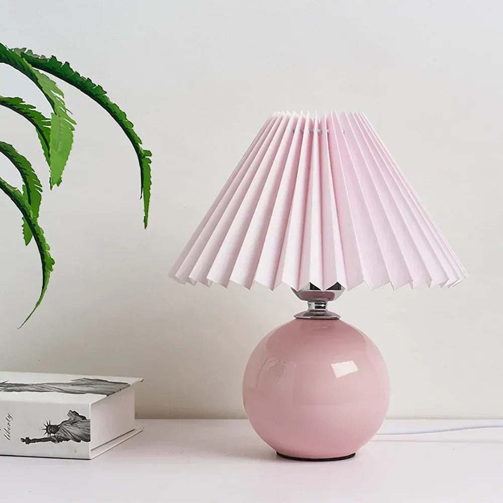 Aurelia Plisseret Vintage Bordlampe med Klassisk Charme til Boligindretning | Lersk