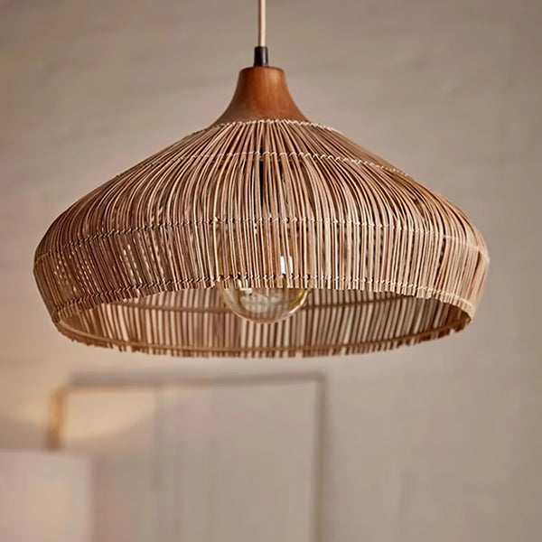 LumaWeave závěsná ratanová lampa ručně tkaná pro teplo | Lersk