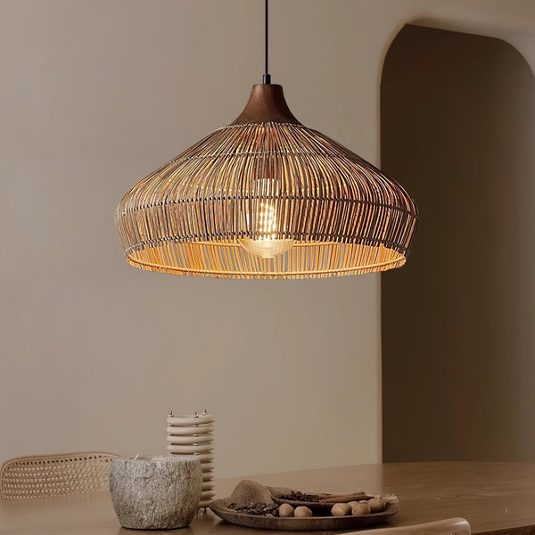 LumaWeave závěsná ratanová lampa ručně tkaná pro teplo | Lersk