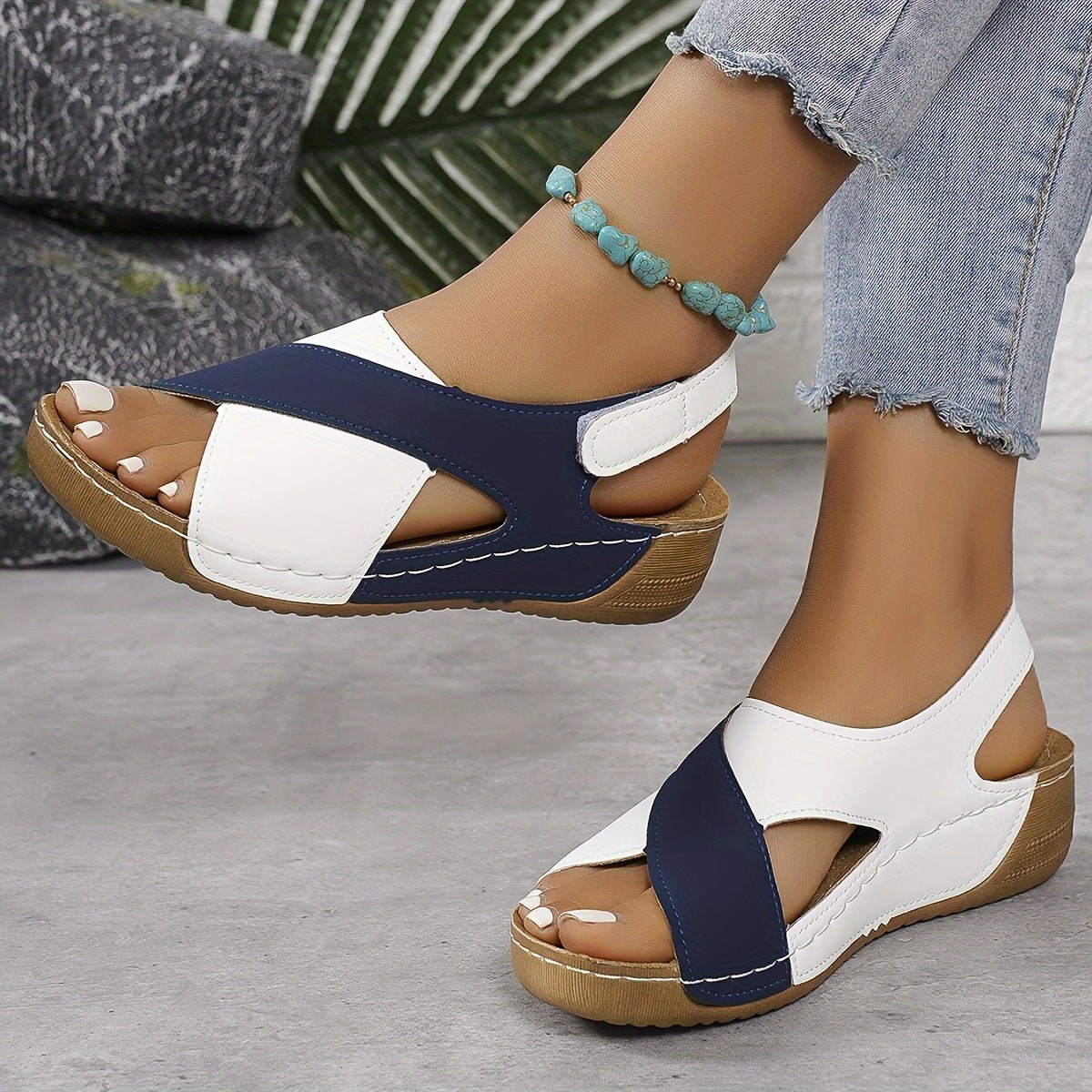 Lightweight Women's Hiking Sandals With Adjustable Straps, Size Options | Lersk