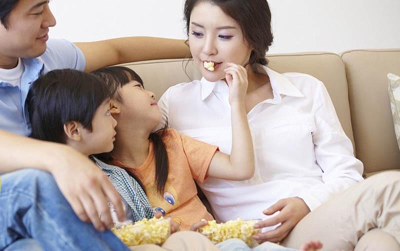 CineGlow Compact Mini Popcorn Maker for Home Movie Nights | Lersk
