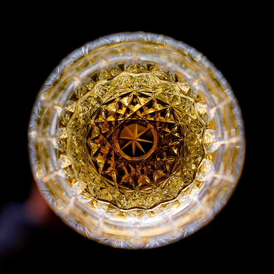 Togane | Multi-farvede Kiriko-stil whiskyglas med trææske | Lersk