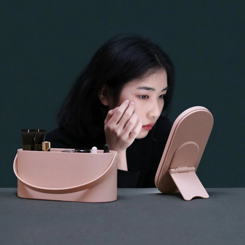 NomadGlow Travel Makeup Organizer With Built-In LED Mirror | Lersk