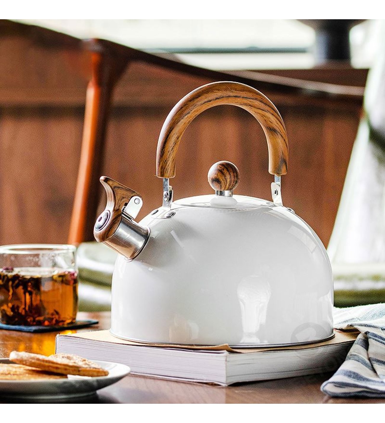 Bouilloire sifflante Veridia 3L avec accents en bois émaillée | Lersk