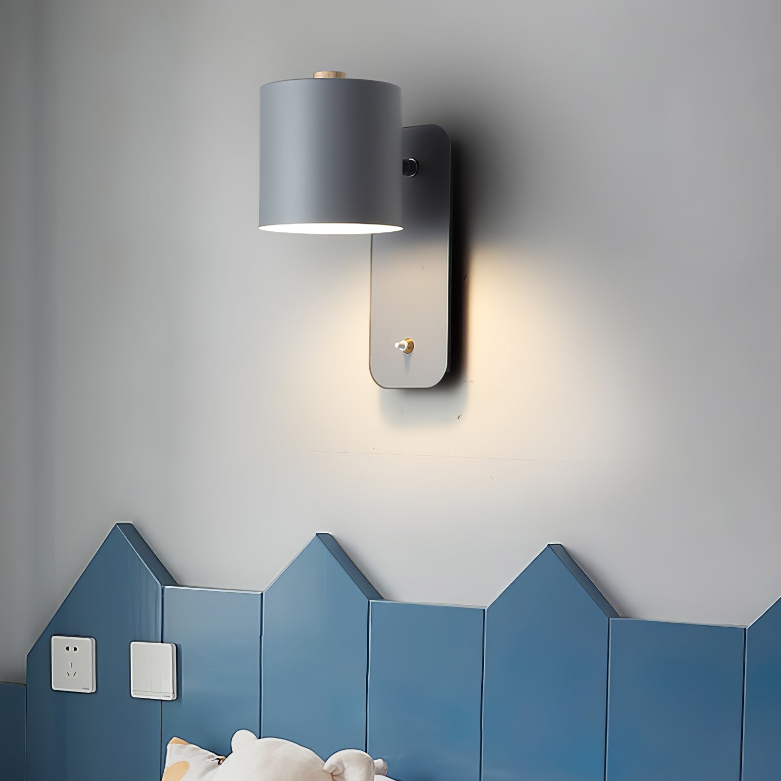 Aurelia Wall Light With Curved Silhouette And Ambient Glow | Lersk