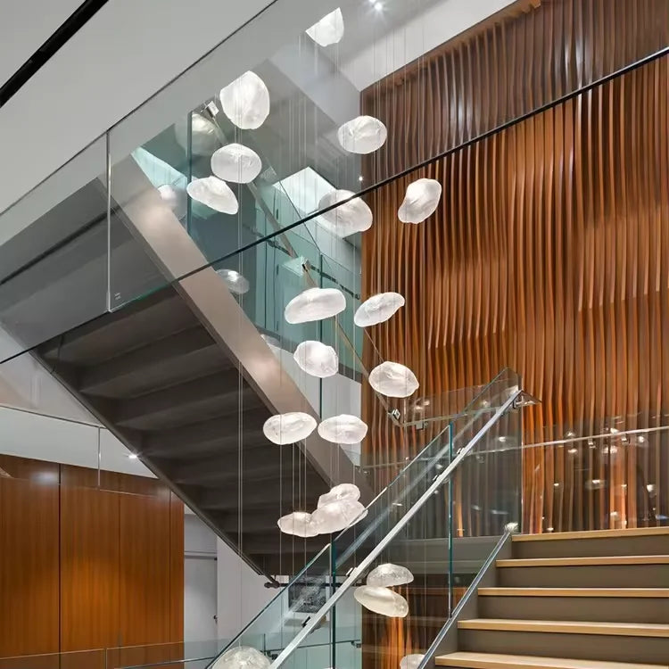 Lampadario a cascata in vetro Luminara con struttura in alluminio | Lersk