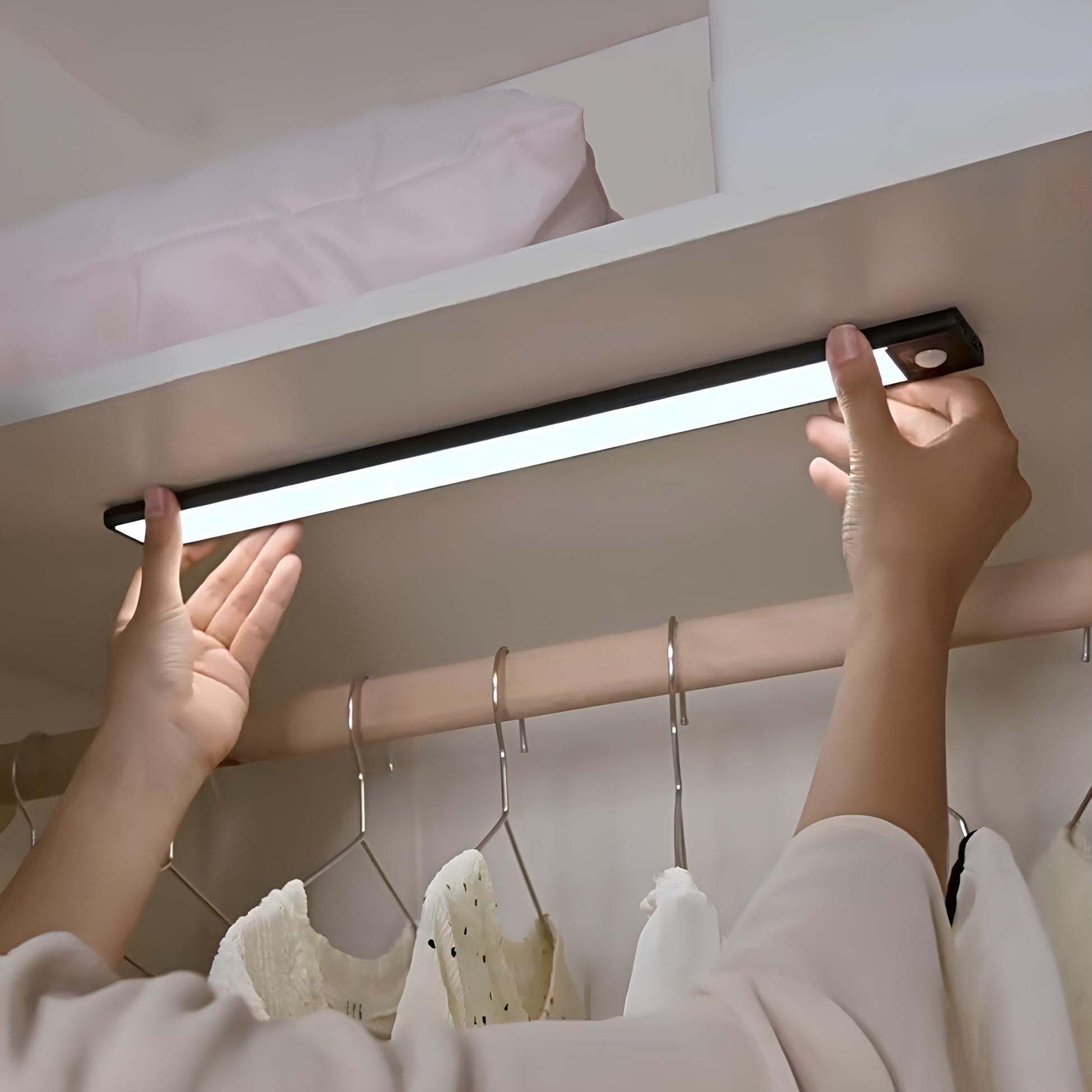 Wireless Motion Sensor Lamp - GlowMotion | Lersk