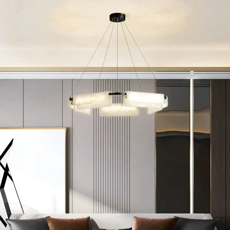 Solara Alabaster lysekrone med ægte stenaccenter | Lersk