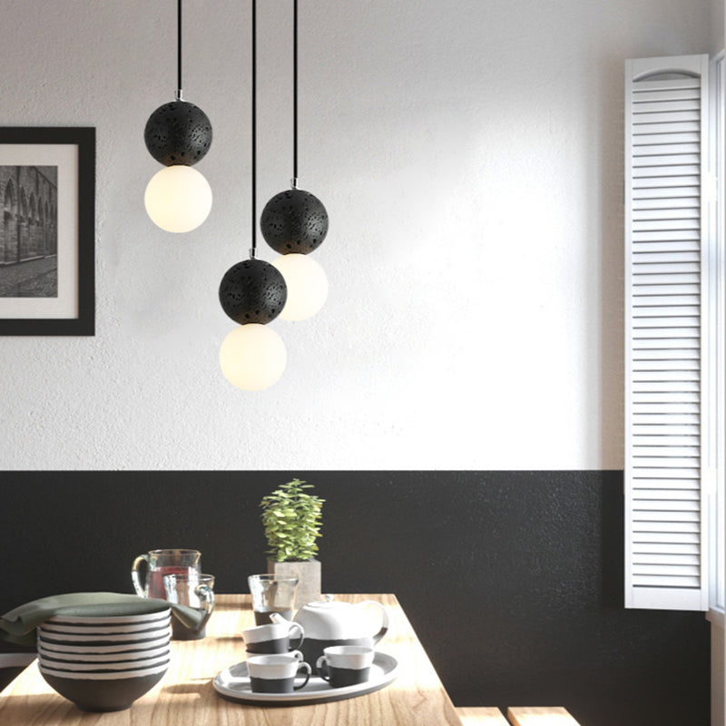 Suspension LED NovaLume Globe en Verre Petit Noir et Blanc | Lersk