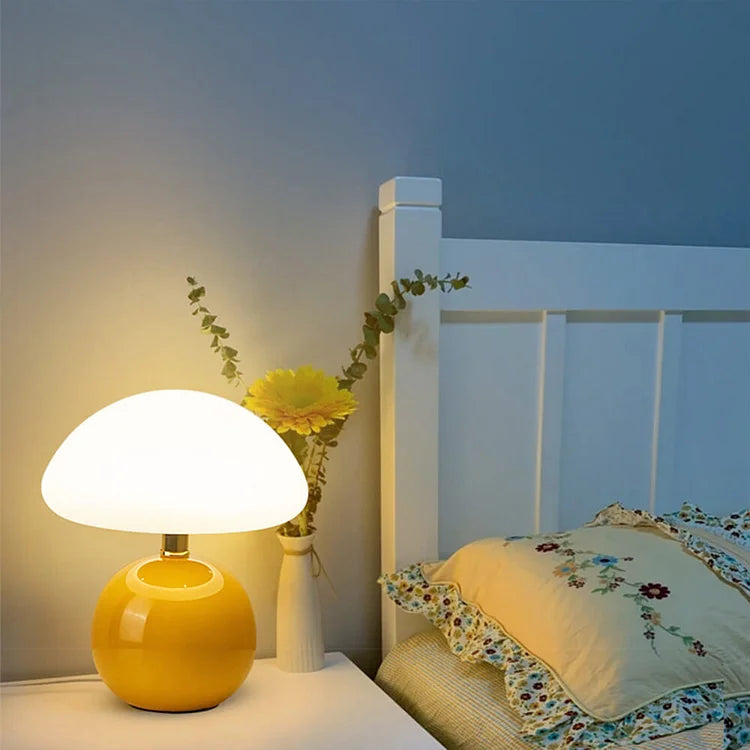 Lumora Cream Pilzlampe für französisches Bauhaus-Ambiente | Lersk