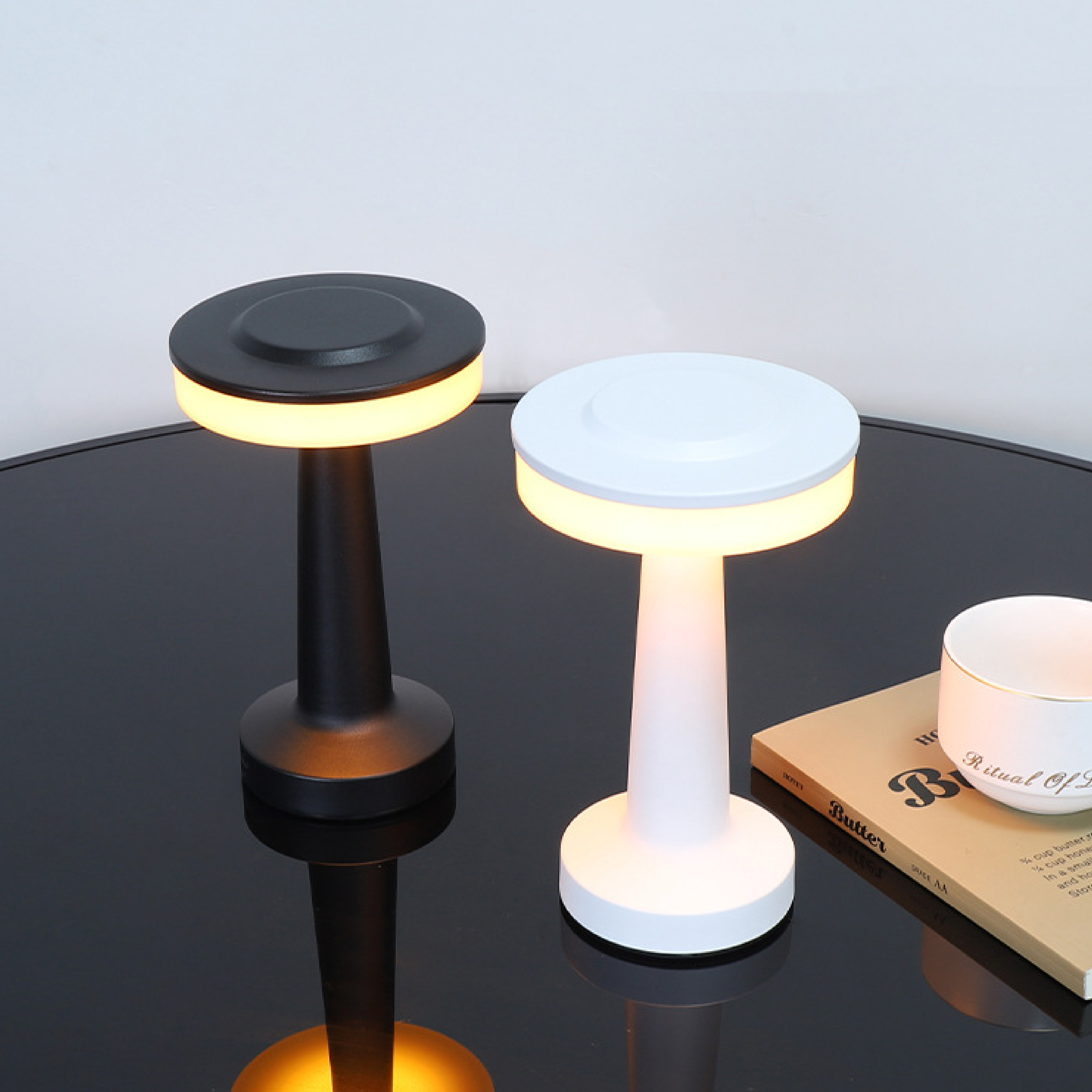 Contemporary Metal Table Lamp, Elegant Decorative Lighting | Lersk