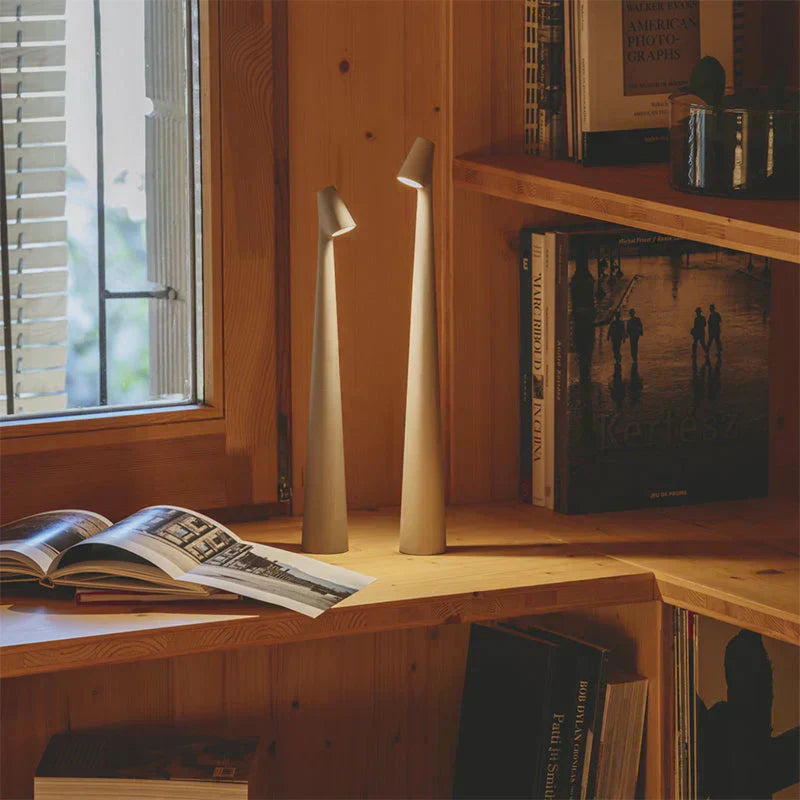 Nordická minimalistická bezdrátová stolní lampa pro pohodlné čtení a ambientní osvětlení | Lersk