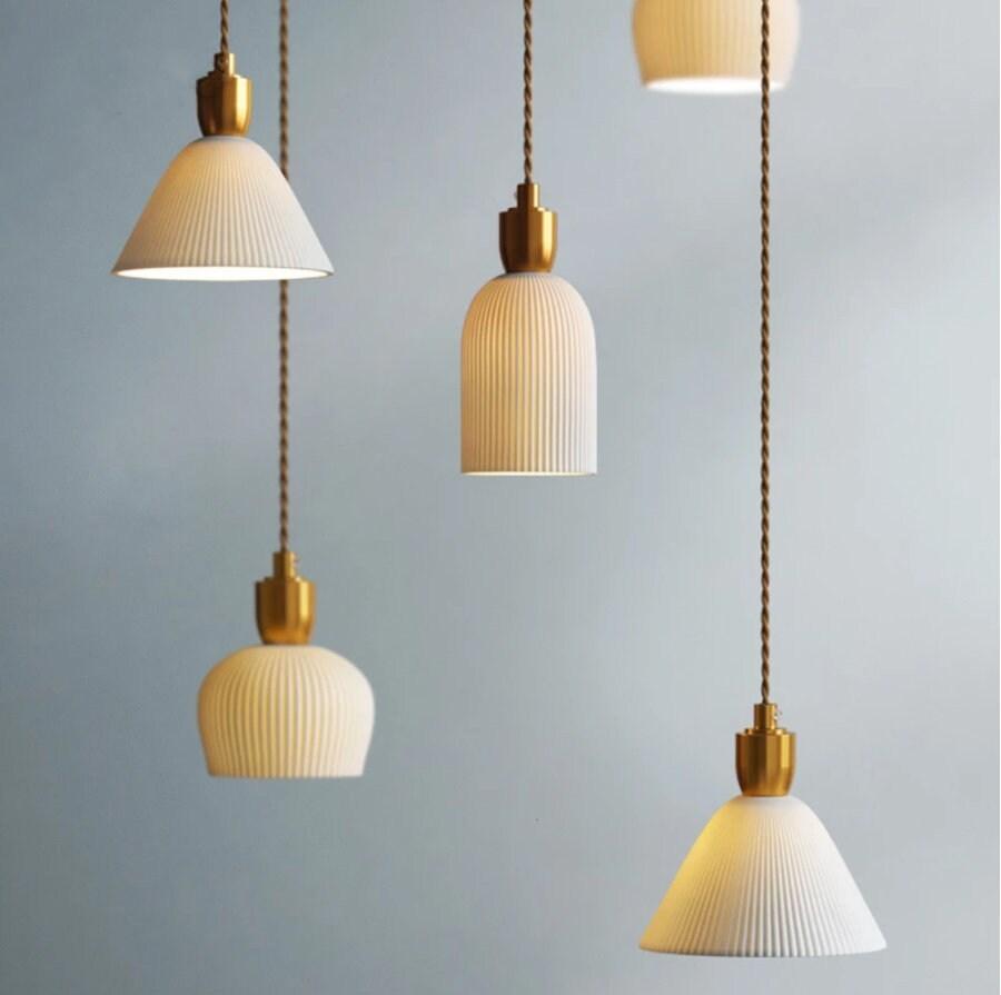 Liora Deco žebrované keramické závěsné svítidlo s žárovkou v ceně | Lersk