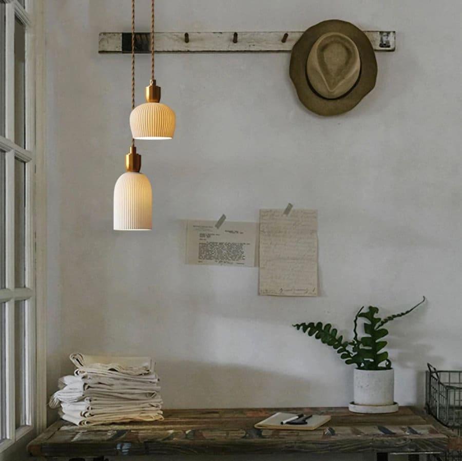 Liora Deco žebrované keramické závěsné svítidlo s žárovkou v ceně | Lersk
