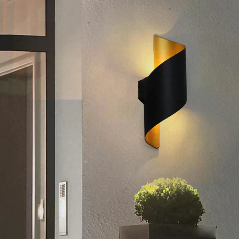 Nástěnná lampa Riverton | Lersk