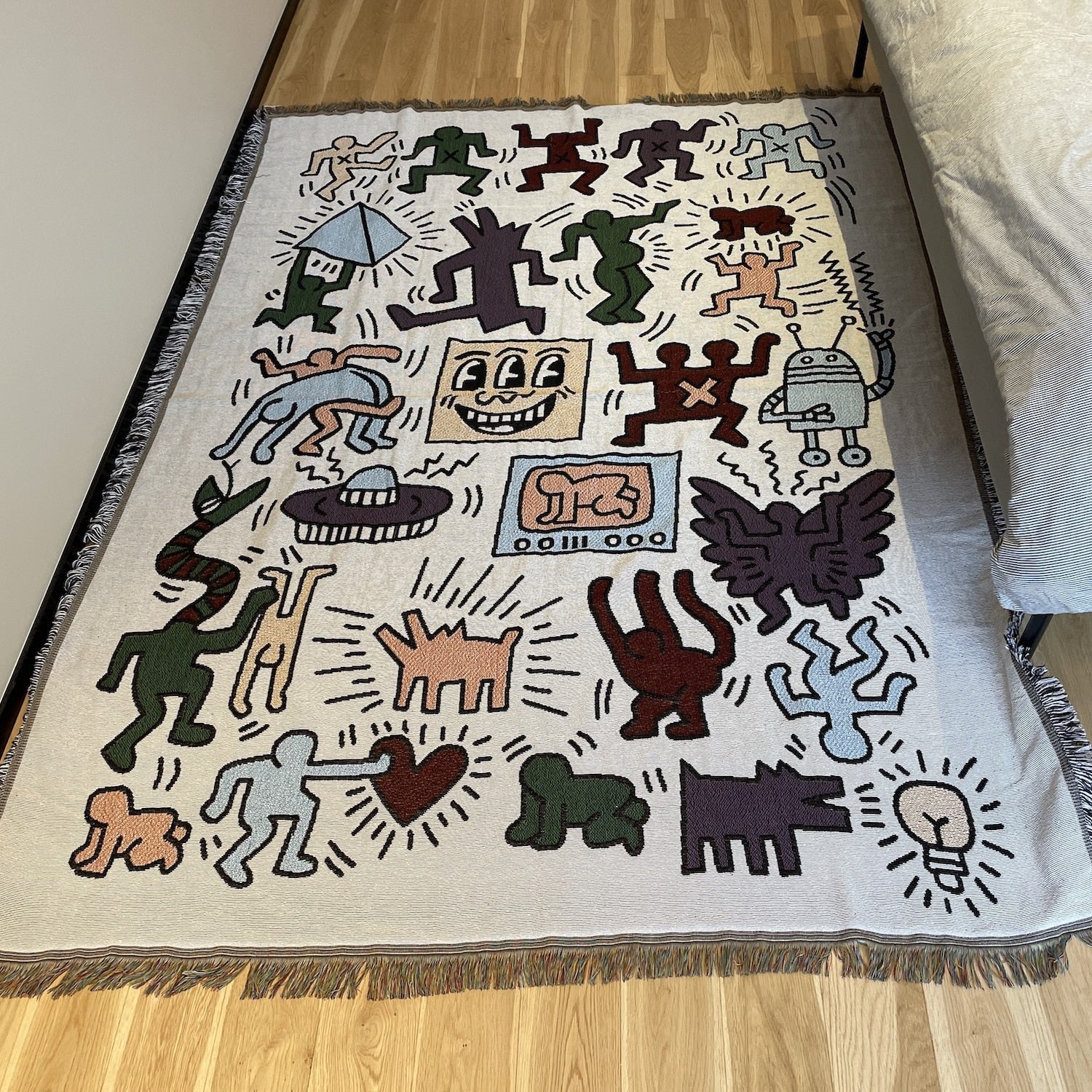 AstraWeave Graffiti Jigsaw Throw Blanket for Cozy Comfort | Lersk
