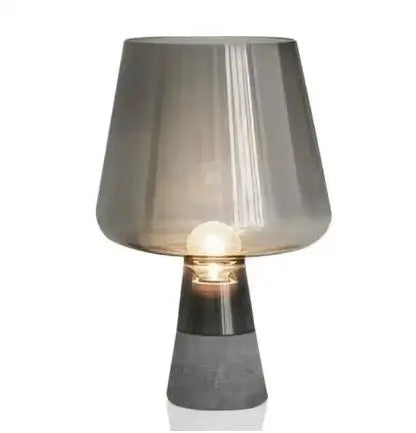 Lumora jantarová skleněná stolní lampa s pevným cementovým podstavcem