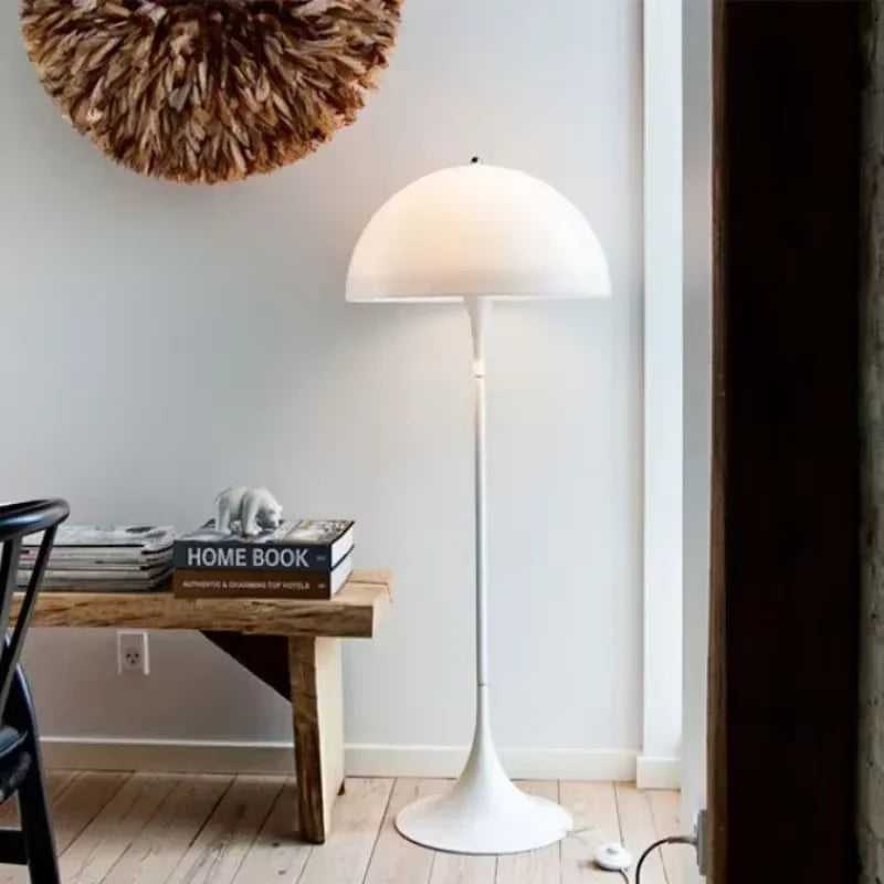 Aurelo LED stojací lampa s houbovým tvarem v severském stylu pro ambientní osvětlení ložnice | Lersk