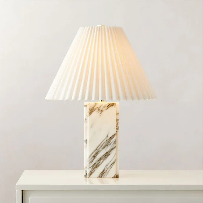 Luxuriöse Marmortischlampe für moderne minimalistische Wohnbeleuchtung | Lersk