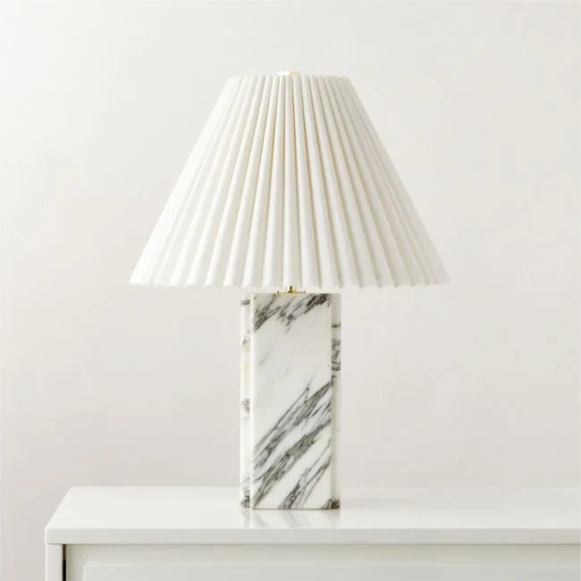 Luxuriöse Marmortischlampe für moderne minimalistische Wohnbeleuchtung | Lersk