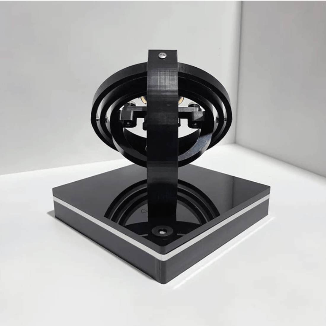 Caja de exhibición de enrollador automático de relojes de lujo que mantiene los relojes en marcha y eleva el estilo interior | Lersk